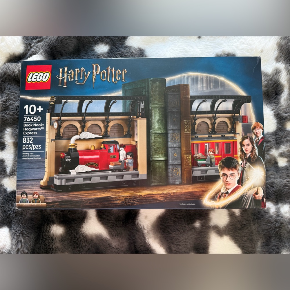 NIB Harry Potter Book Nook: Hogwarts Express